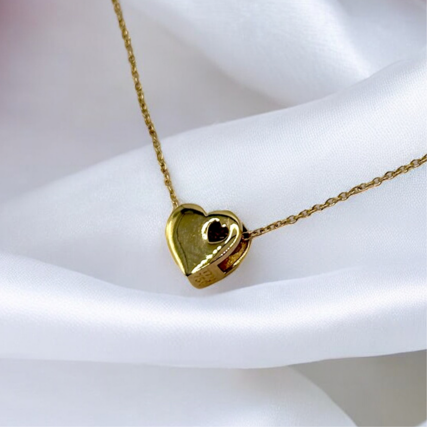 18k solid gold mini heart pendant