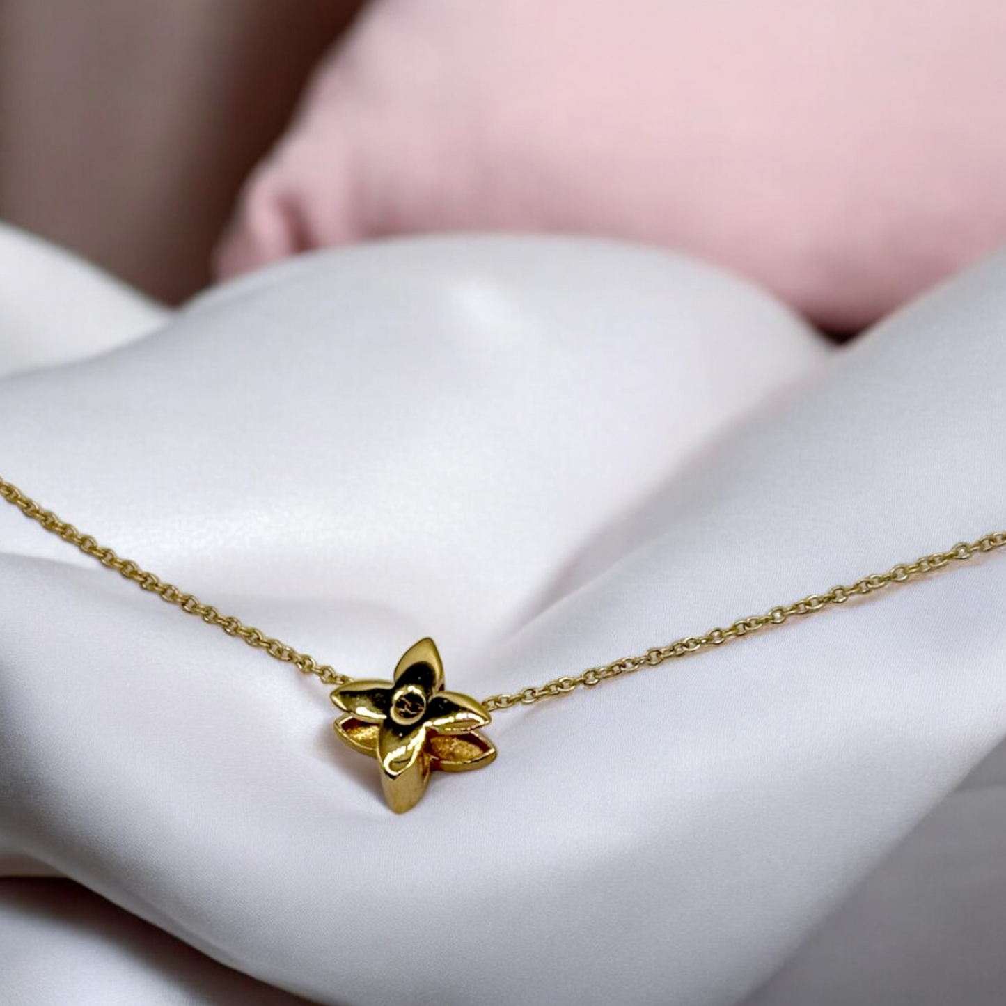 18k 3D flower pendant