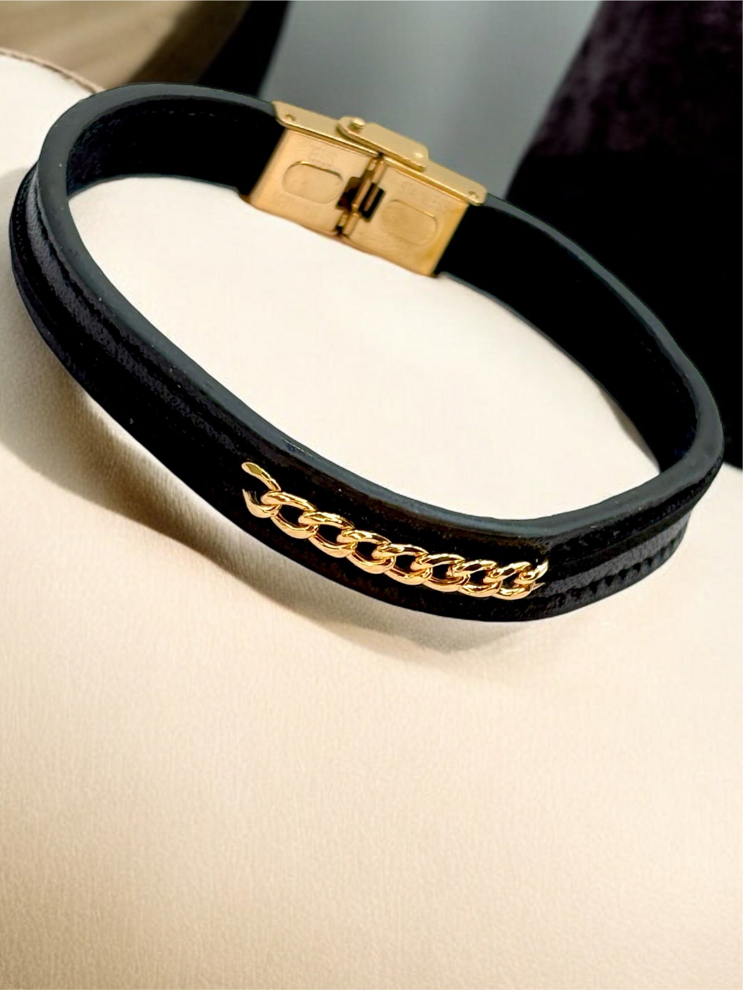 18K Gold and Black Leather Men’s Bracelet